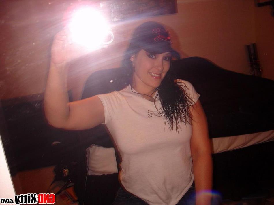 16P Pictures of GND Kitty showing off her huge boobs