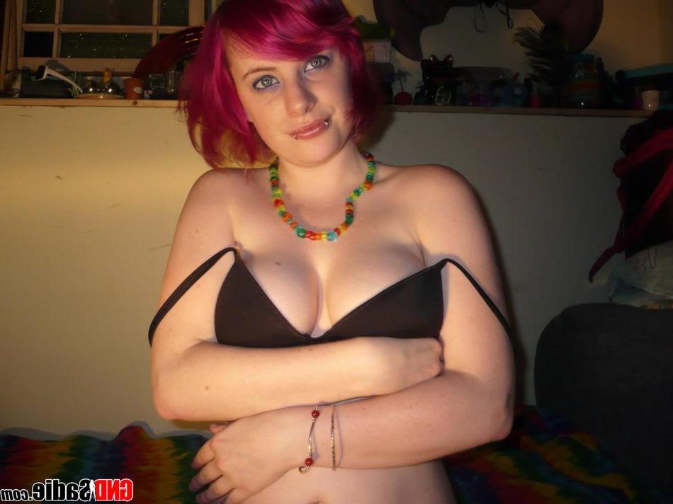 15P Pictures of teen model GND Sadie getting all naked for you