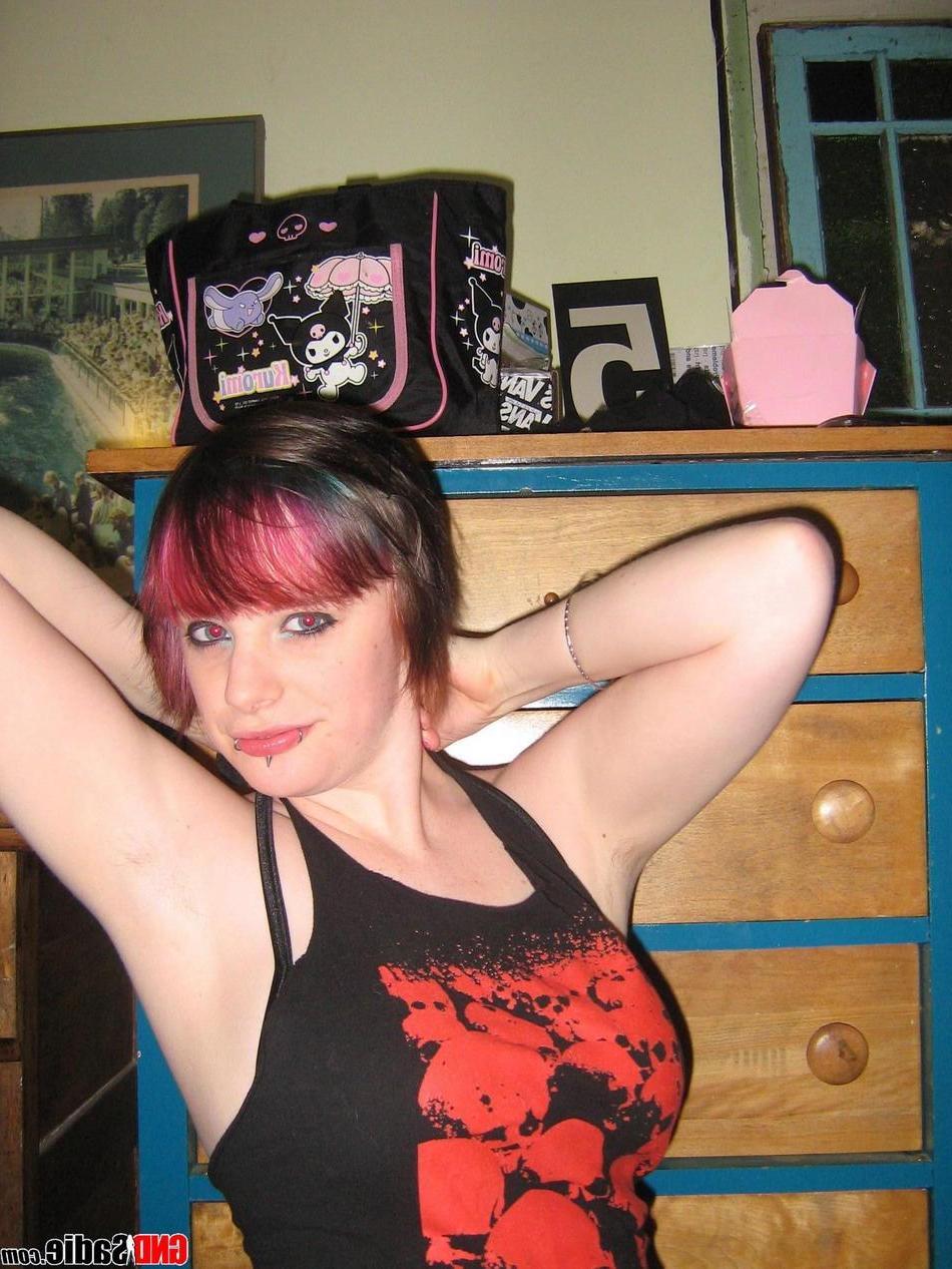 16P Pictures of teen amateur GND Sadie teasing at home