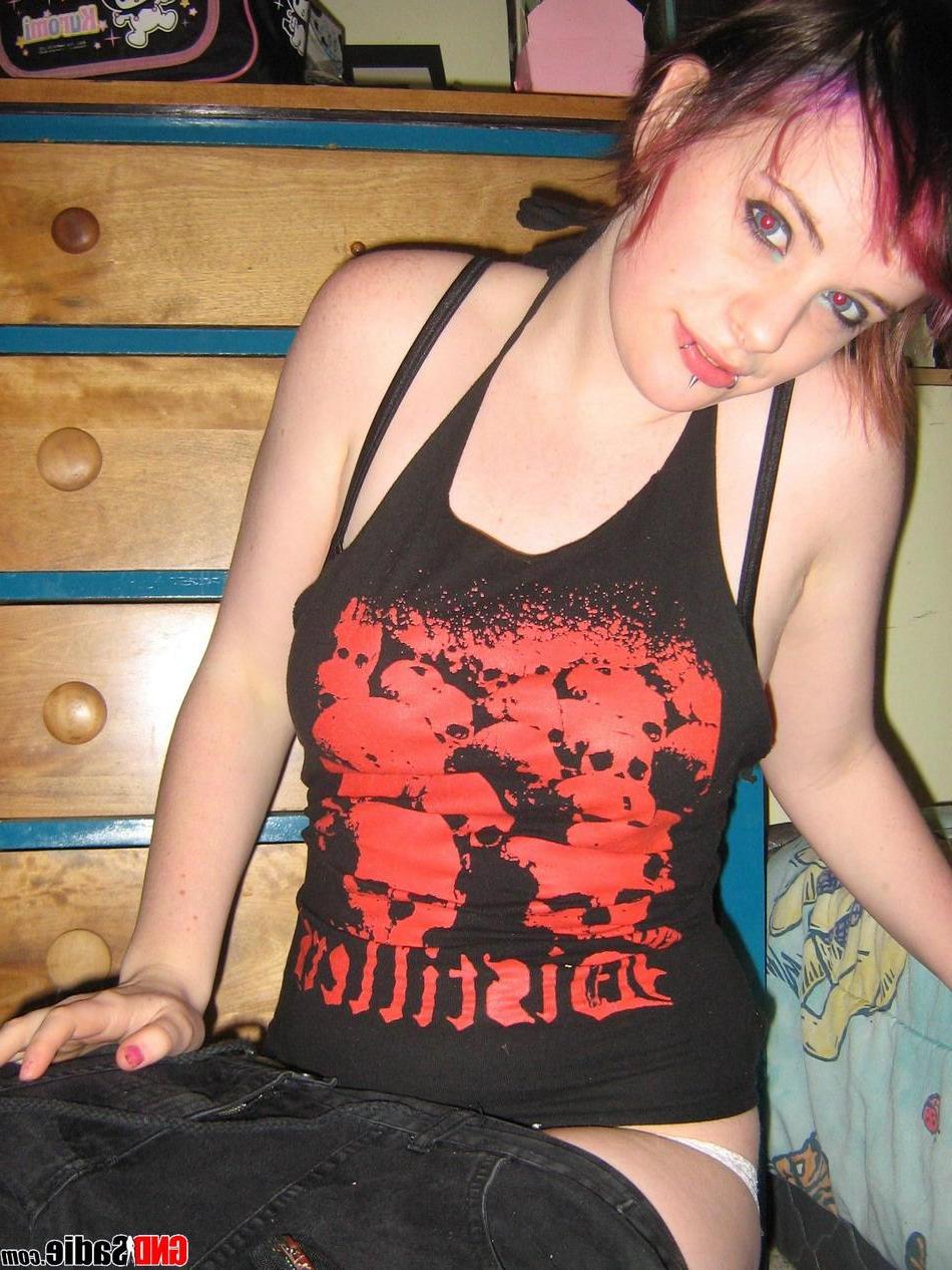 16P Pictures of teen amateur GND Sadie teasing at home
