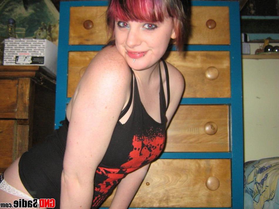 16P Pictures of teen amateur GND Sadie teasing at home