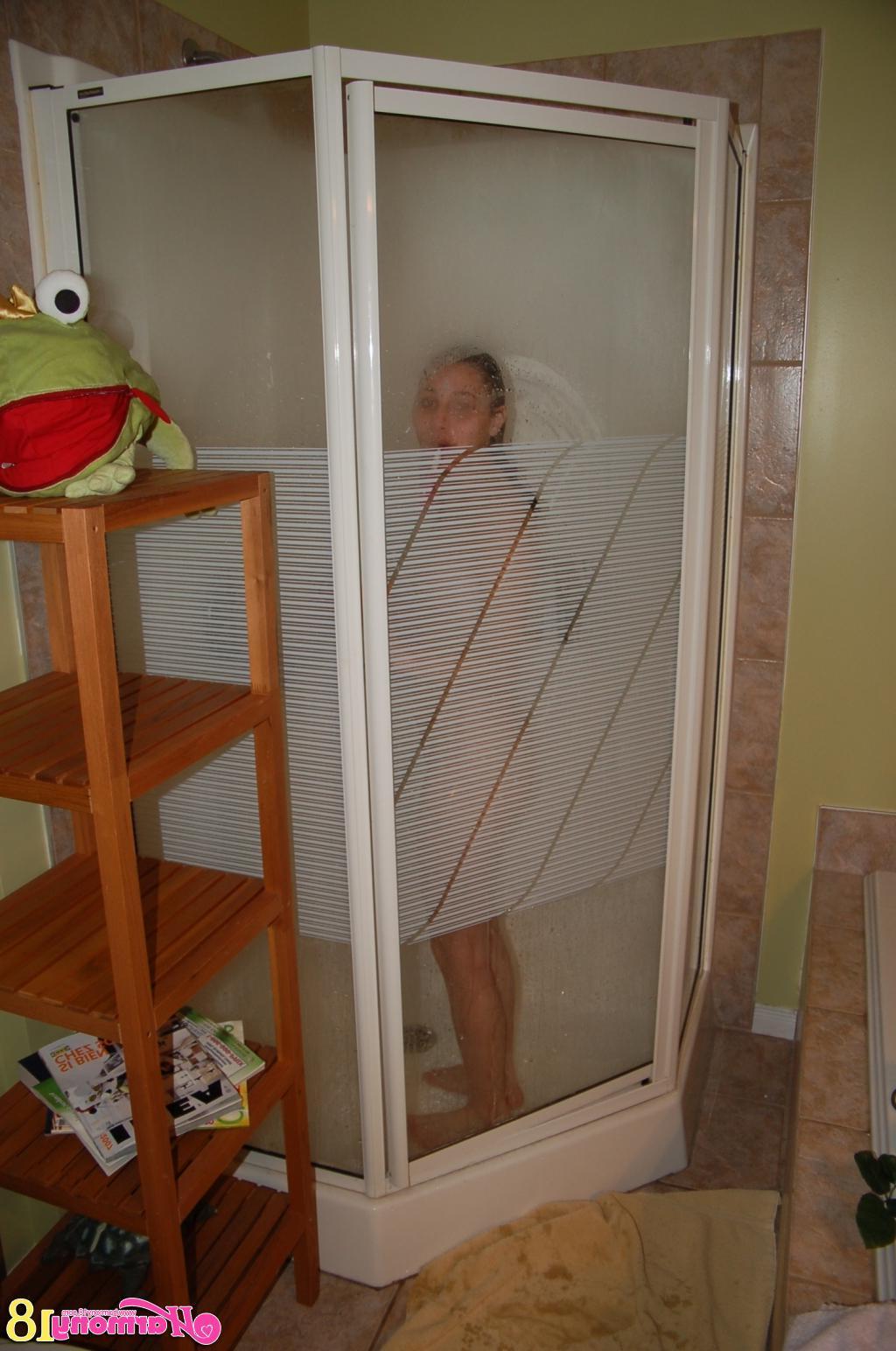 16P Pictures of Harmony 18 taking her morning shower