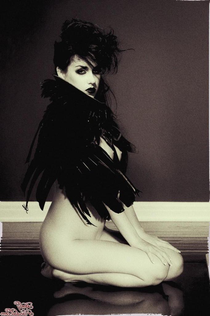 15P Gothic pinup model Heather Joy wishes you a frighteningly sexy Halloween