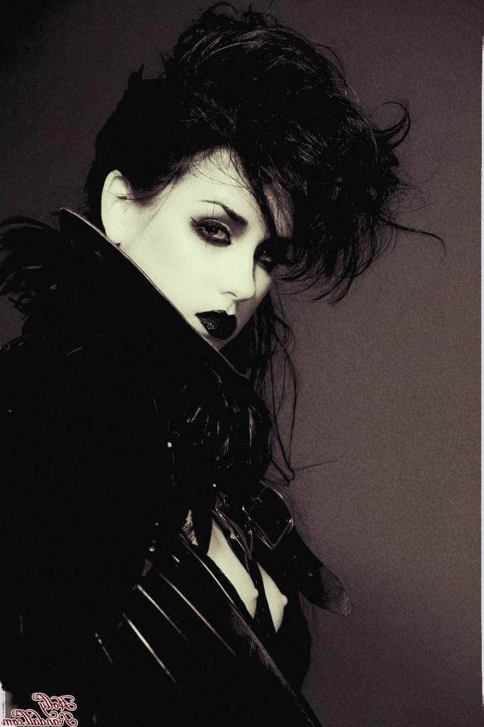15P Gothic pinup model Heather Joy wishes you a frighteningly sexy Halloween
