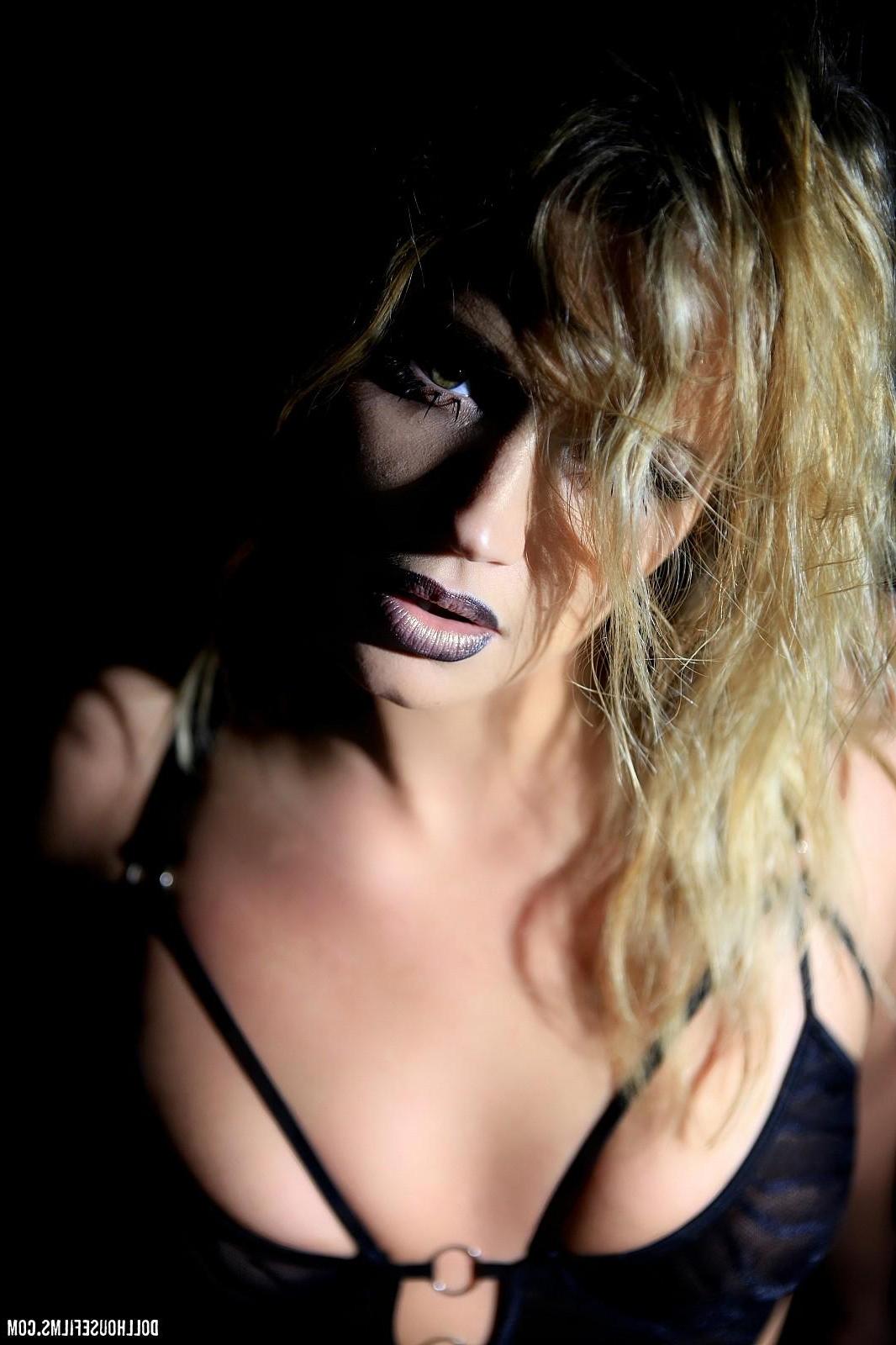 15P Heather Starlet shines in this dark and mysterious photoset