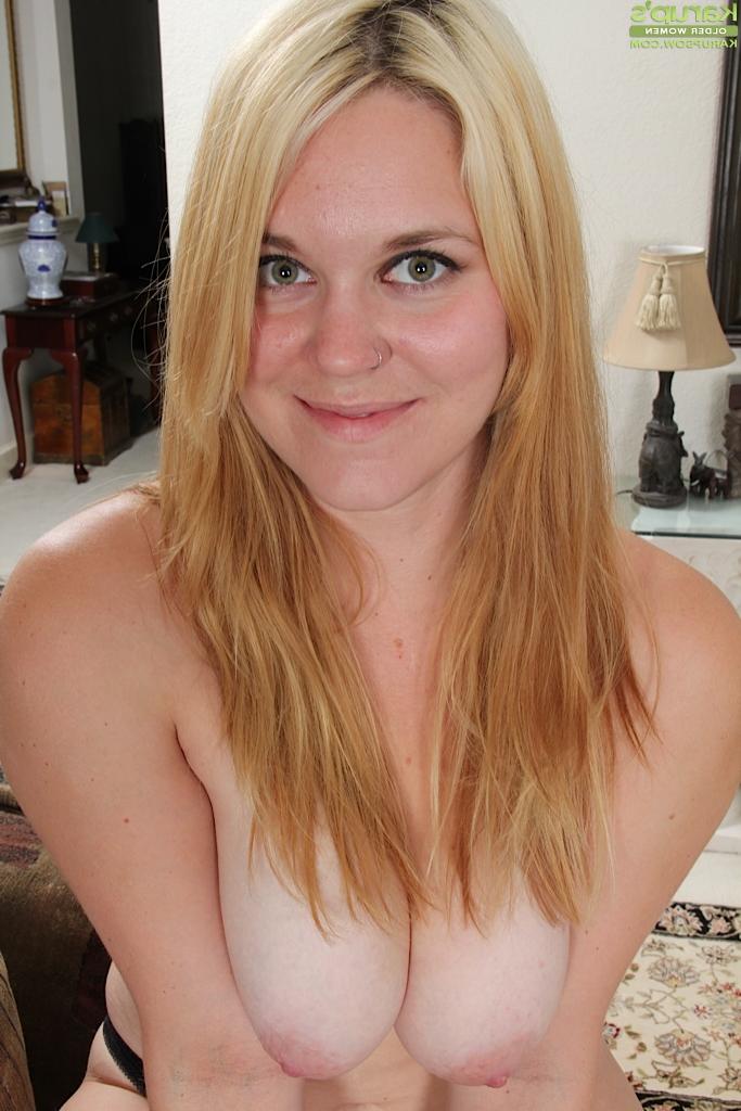 16P Undressing session with a horny milf blondie Lindsay Jackson