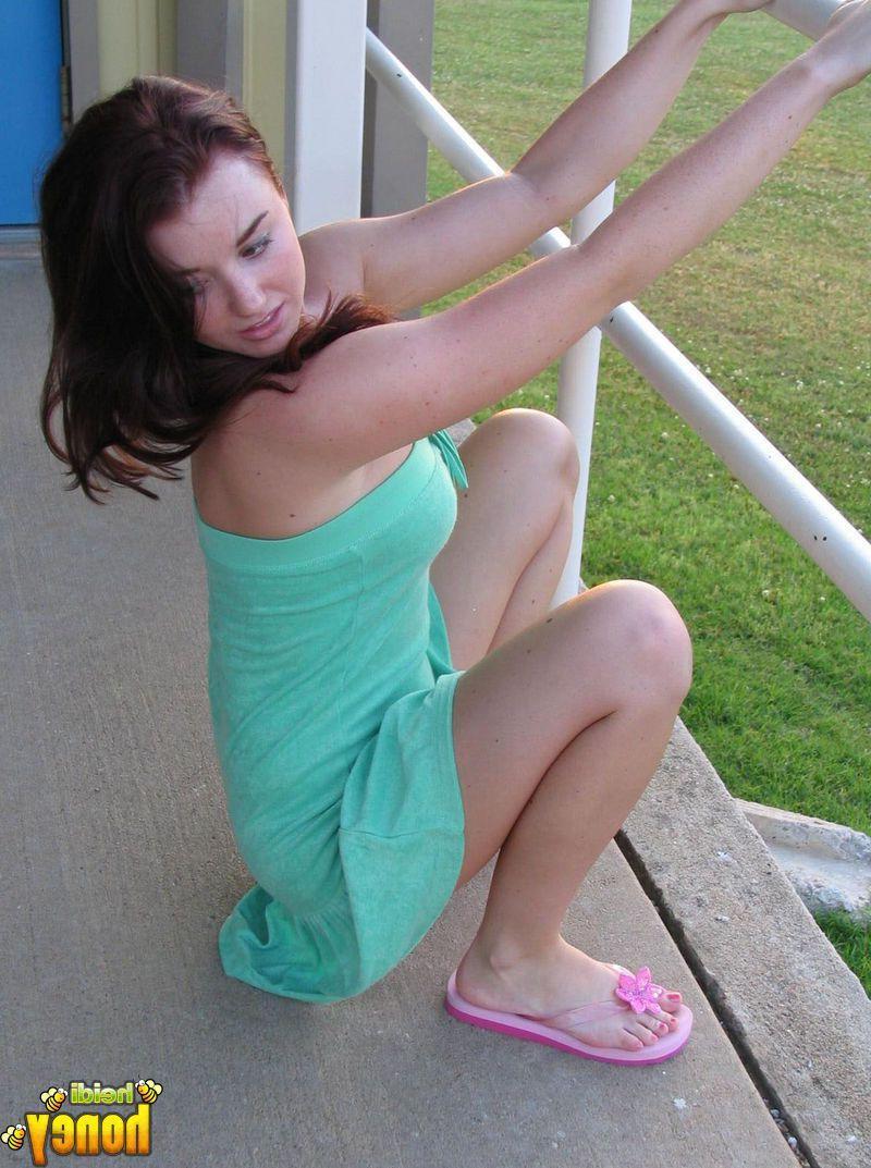 20P Pictures of Heidi being naughty in a park