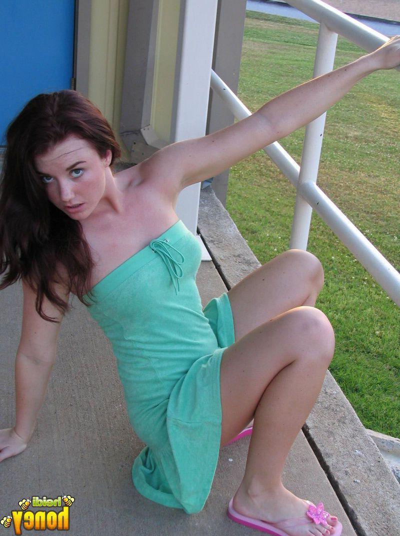 20P Pictures of Heidi being naughty in a park