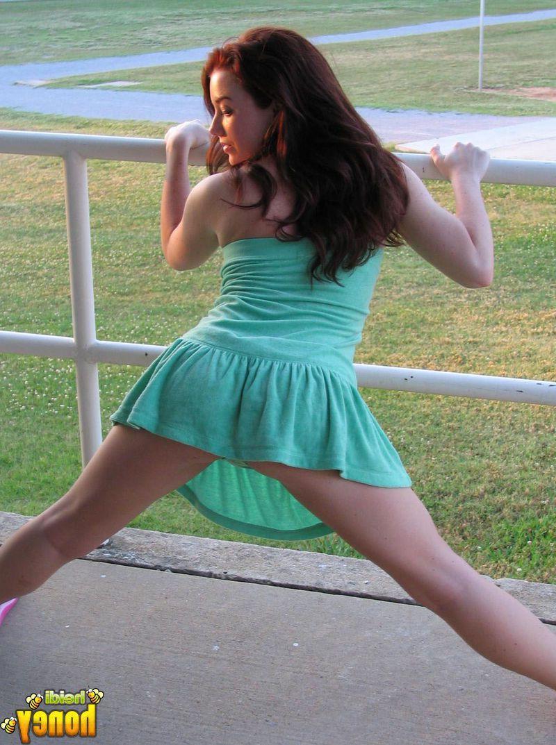 20P Pictures of Heidi being naughty in a park