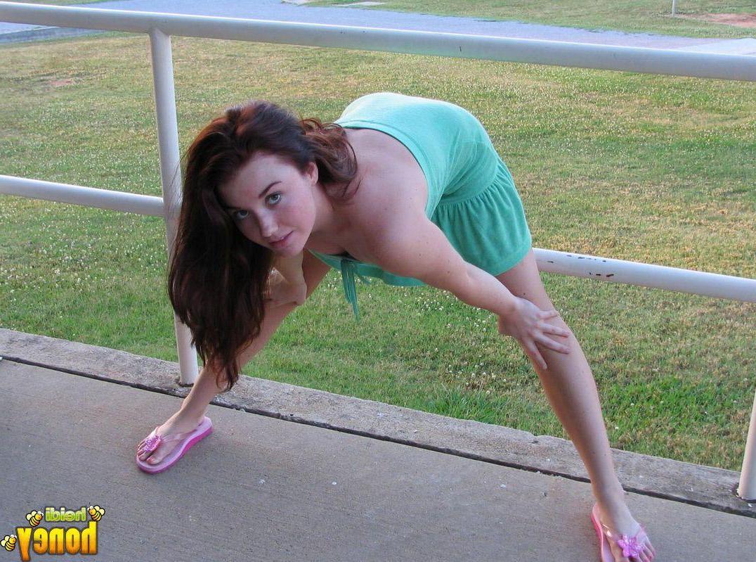 20P Pictures of Heidi being naughty in a park