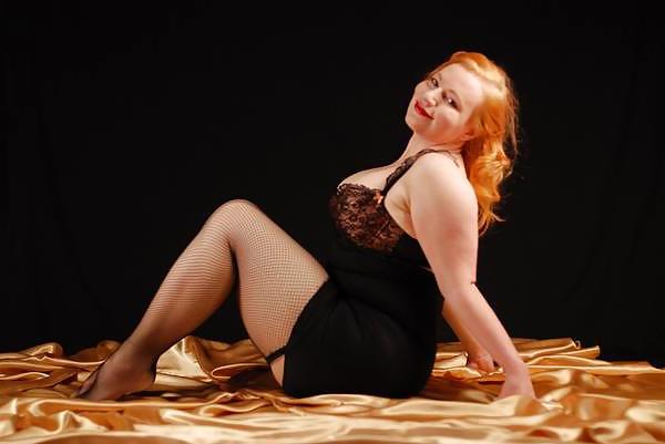 25P Voluptuous Burlesque, Pin-up and Retro Women