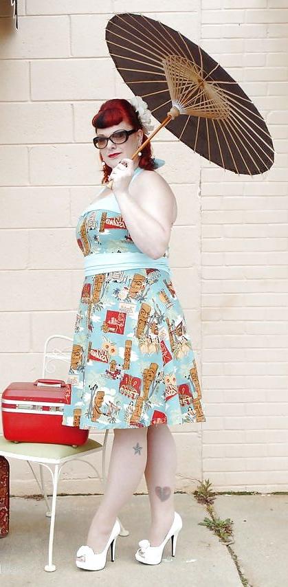 25P Voluptuous Burlesque, Pin-up and Retro Women