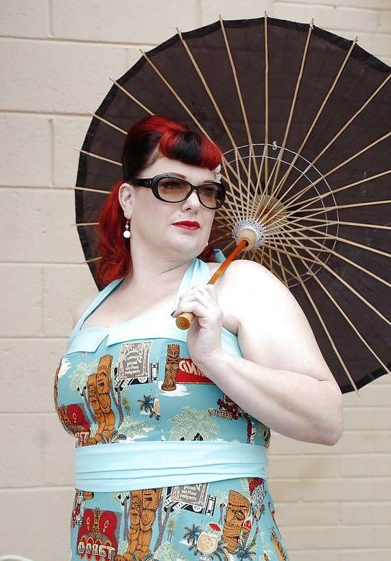 25P Voluptuous Burlesque, Pin-up and Retro Women