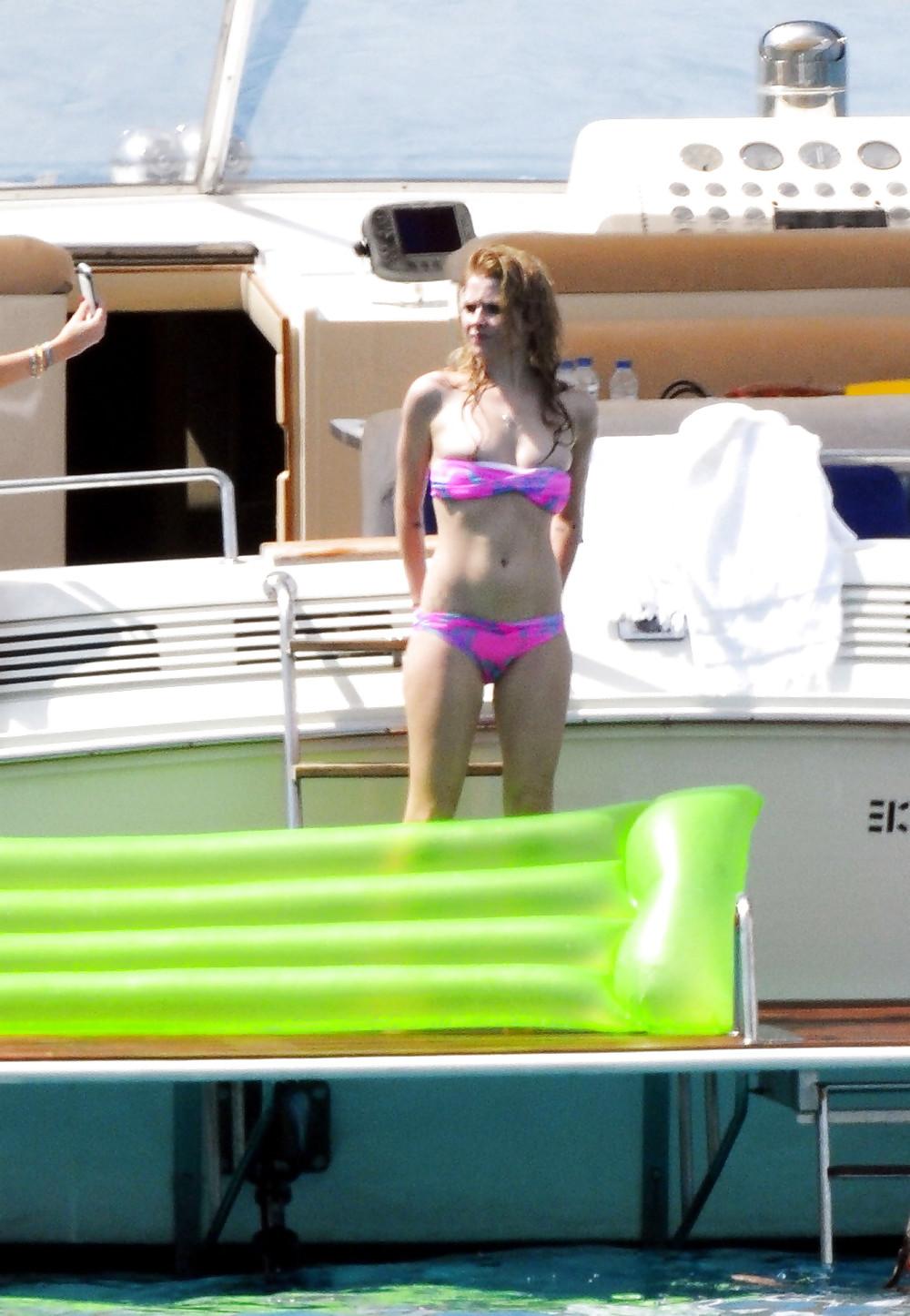 5P Avril Lavigne nip slip