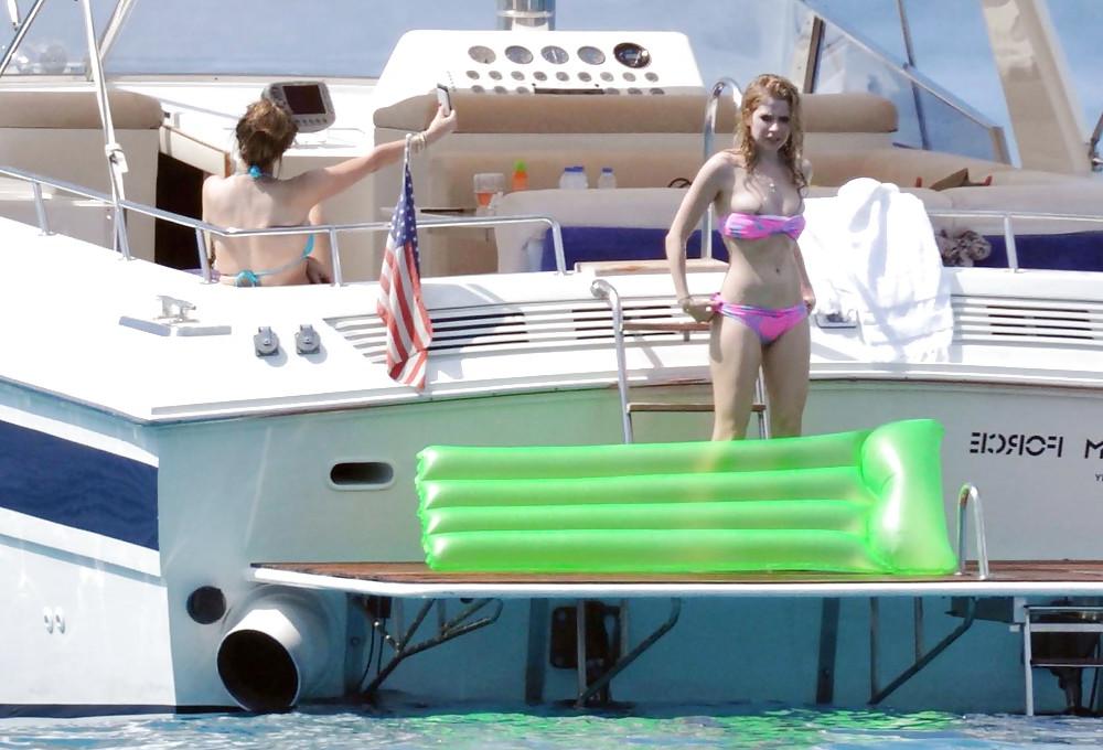 5P Avril Lavigne nip slip