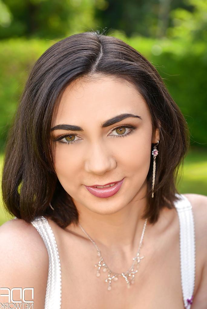 16P Busty boob model Luna Amour lets her big knockers loose in the park