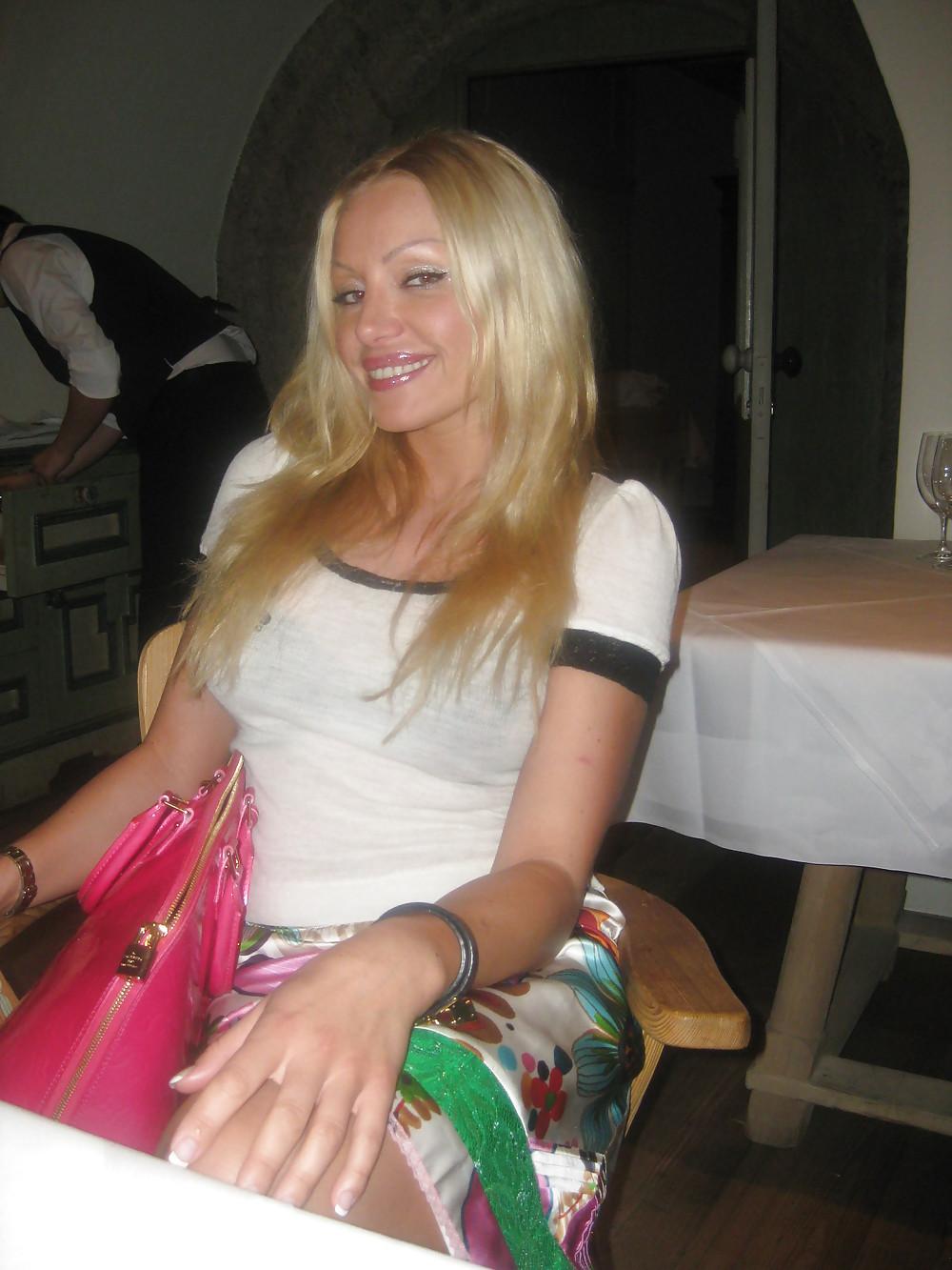 15P Hot & Classy Divorced Slut
