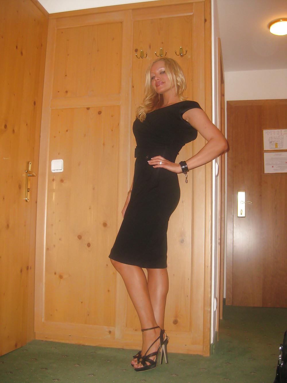 15P Hot & Classy Divorced Slut