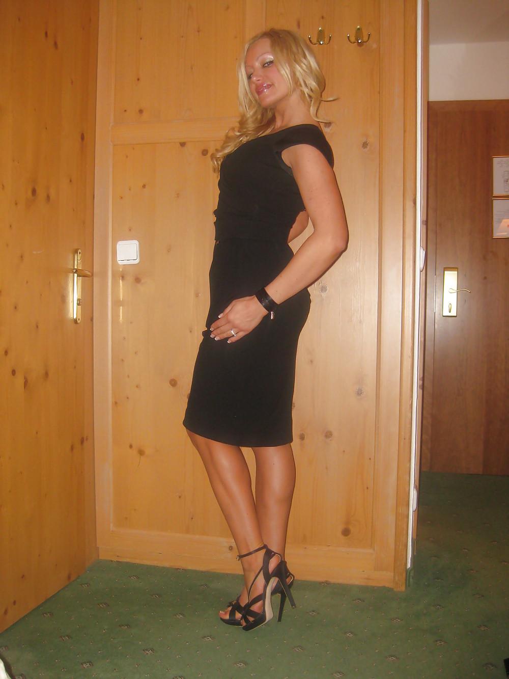 15P Hot & Classy Divorced Slut