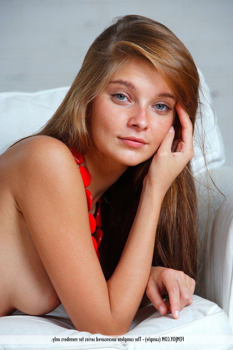 16P Pictures of Indiana giving you her hot redhead body