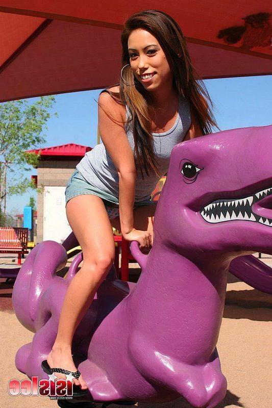 20P Pictures of Isis Lee flashing in public