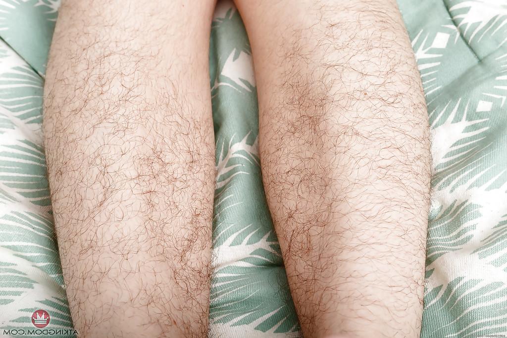 16P Hirsute mom Simone Delilah showing off hair covered legs and barefeet
