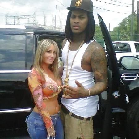 25P She's Only Into Black Guys - Edition #3