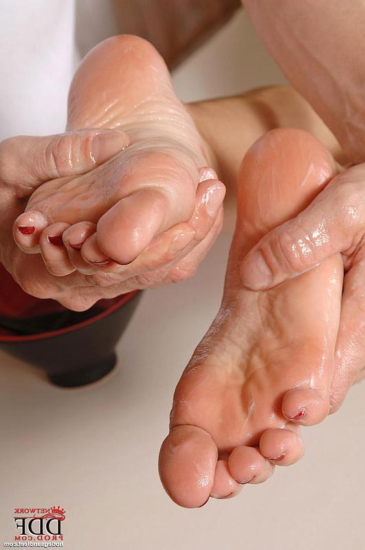 10P Nataly Von shows off sexy legs during foot massage before giving footjob