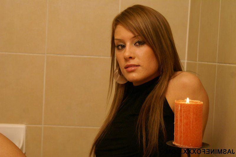 15P Pictures of teen Jasmine Foxxx showing how naughty she is