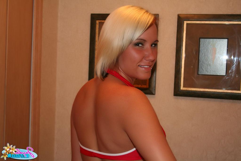 20P Pictures of Jayda Brook riding a dildo