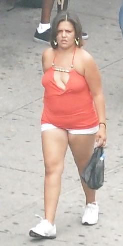 24P Harlem Girls in the Heat 114 - New York Cleavage Braless
