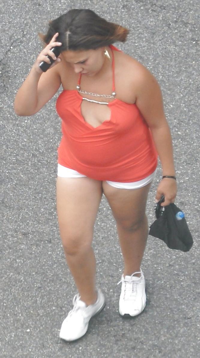 24P Harlem Girls in the Heat 114 - New York Cleavage Braless