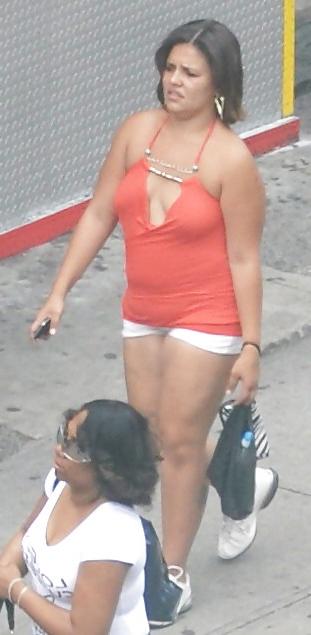24P Harlem Girls in the Heat 114 - New York Cleavage Braless