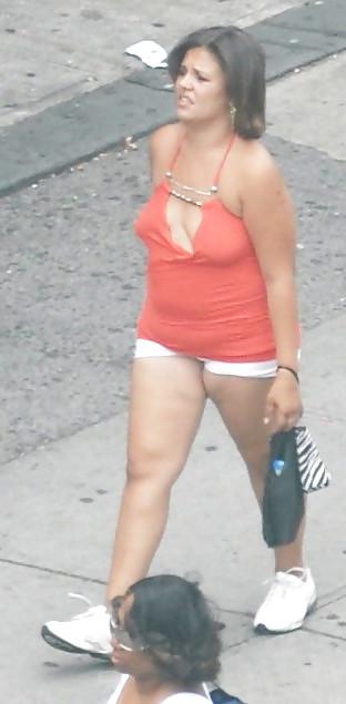 24P Harlem Girls in the Heat 114 - New York Cleavage Braless