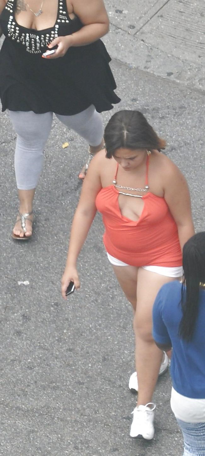 24P Harlem Girls in the Heat 114 - New York Cleavage Braless