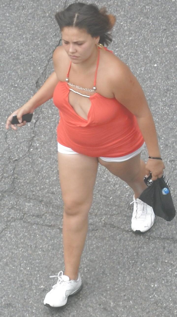 24P Harlem Girls in the Heat 114 - New York Cleavage Braless