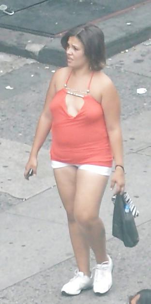 24P Harlem Girls in the Heat 114 - New York Cleavage Braless