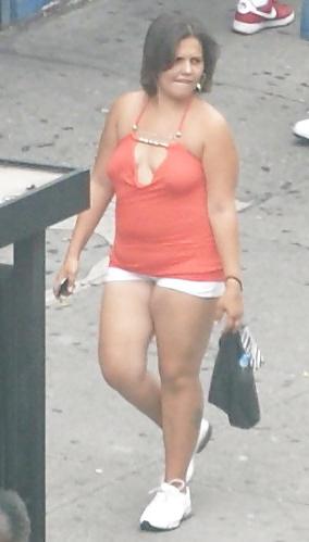 24P Harlem Girls in the Heat 114 - New York Cleavage Braless