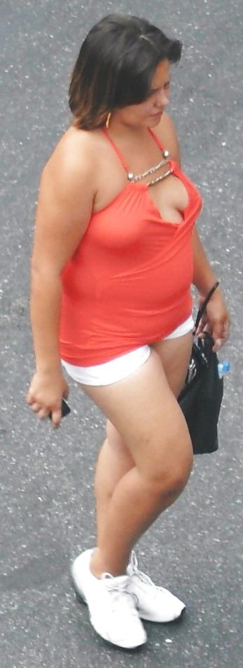 24P Harlem Girls in the Heat 114 - New York Cleavage Braless