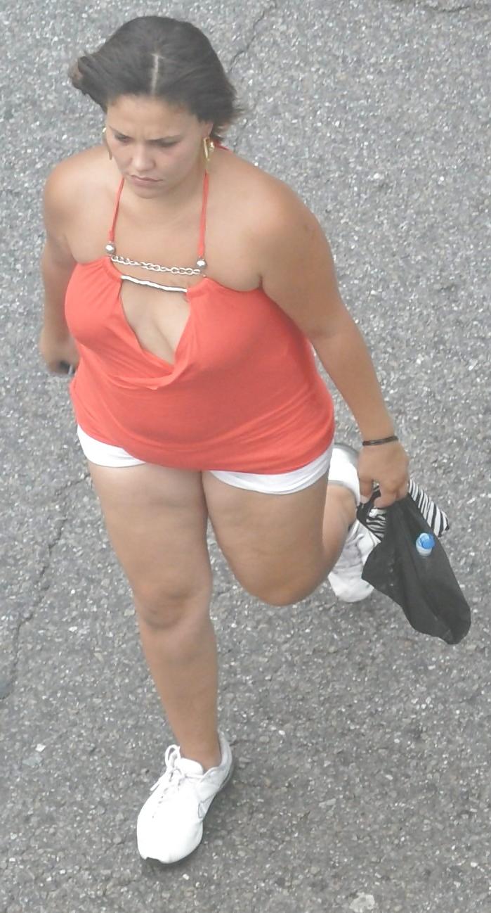 24P Harlem Girls in the Heat 114 - New York Cleavage Braless