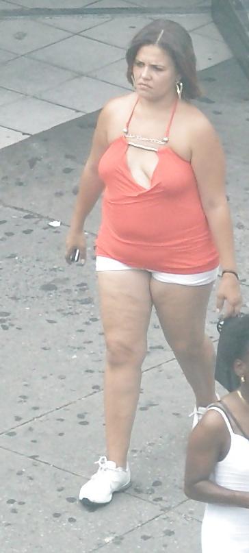 24P Harlem Girls in the Heat 114 - New York Cleavage Braless