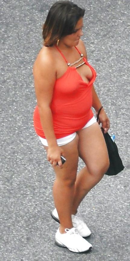 24P Harlem Girls in the Heat 114 - New York Cleavage Braless