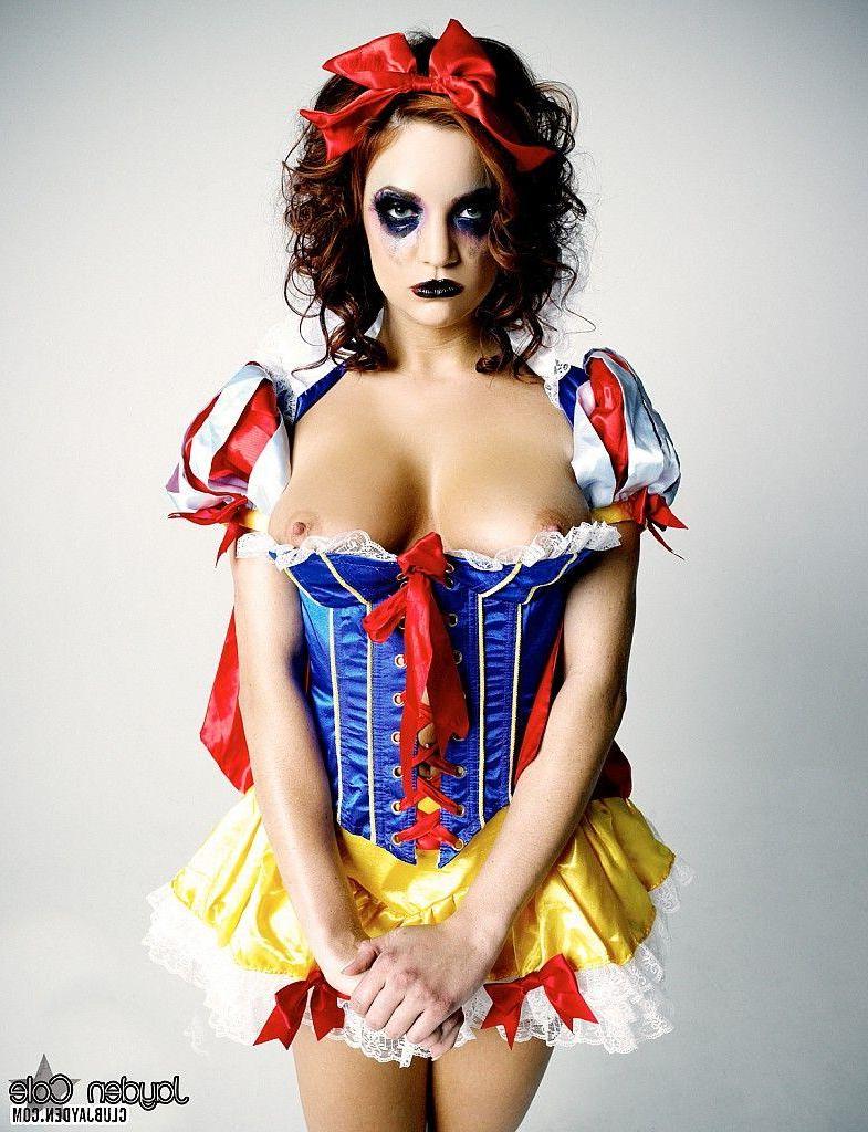 15P Bilder von Jayden Cole als Gothic-Schneewittchen verkleidet