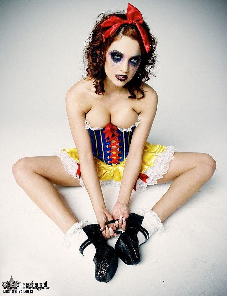 15P Bilder von Jayden Cole als Gothic-Schneewittchen verkleidet
