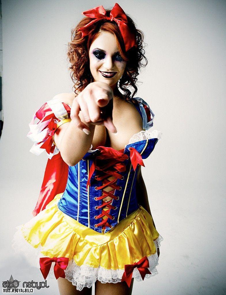 15P Bilder von Jayden Cole als Gothic-Schneewittchen verkleidet