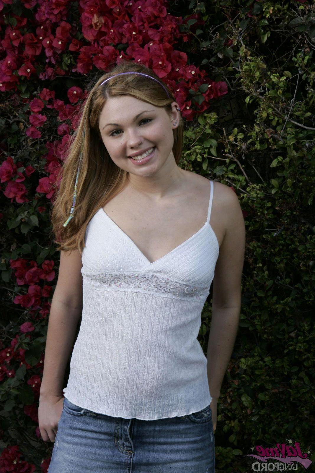 15P Pictures of teen amateur Jayme Langford showing you up her skirt