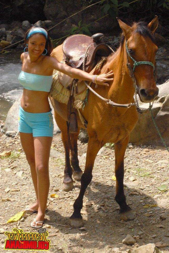 16P Pictures of Jennifer Colombiana outside enjoying nature