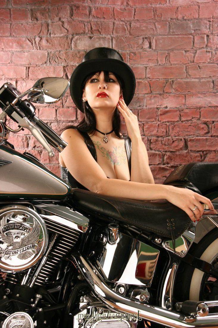 15P Pictures of teen chick Jennique Angel posing on a motorcycle