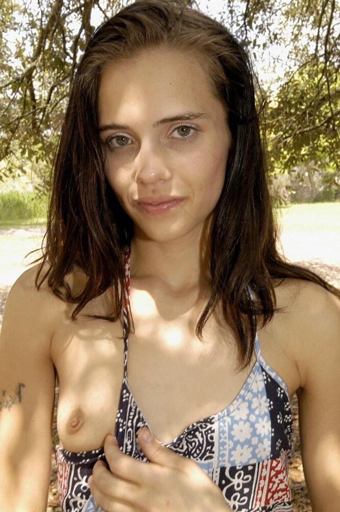 16P Pictures of Jenny Heart being naughty outside