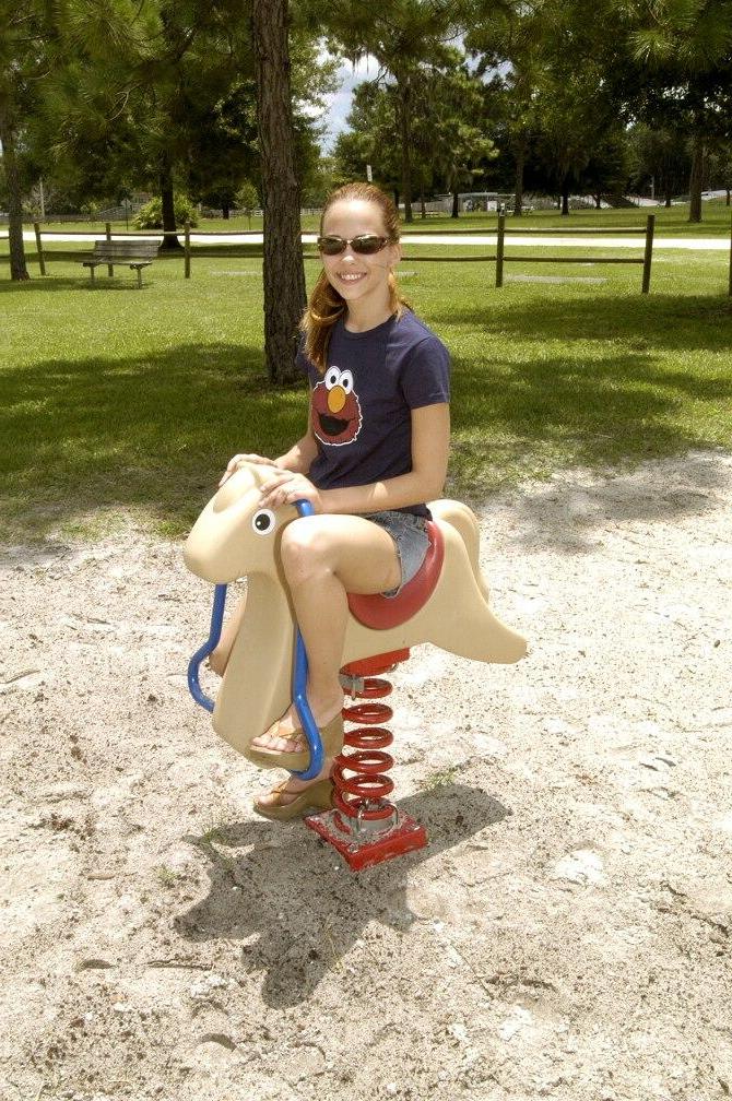 16P Pictures of teen model Jenny Heart exposing herself in a public park